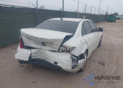 2009 Mercedes-Benz C 300 Luxury/Sport from USA, damaged, VIN WDDGF54X29R058417